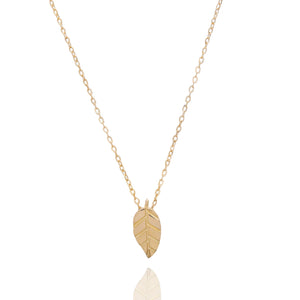 A MINI LEAF OF GOLD NECKALCE